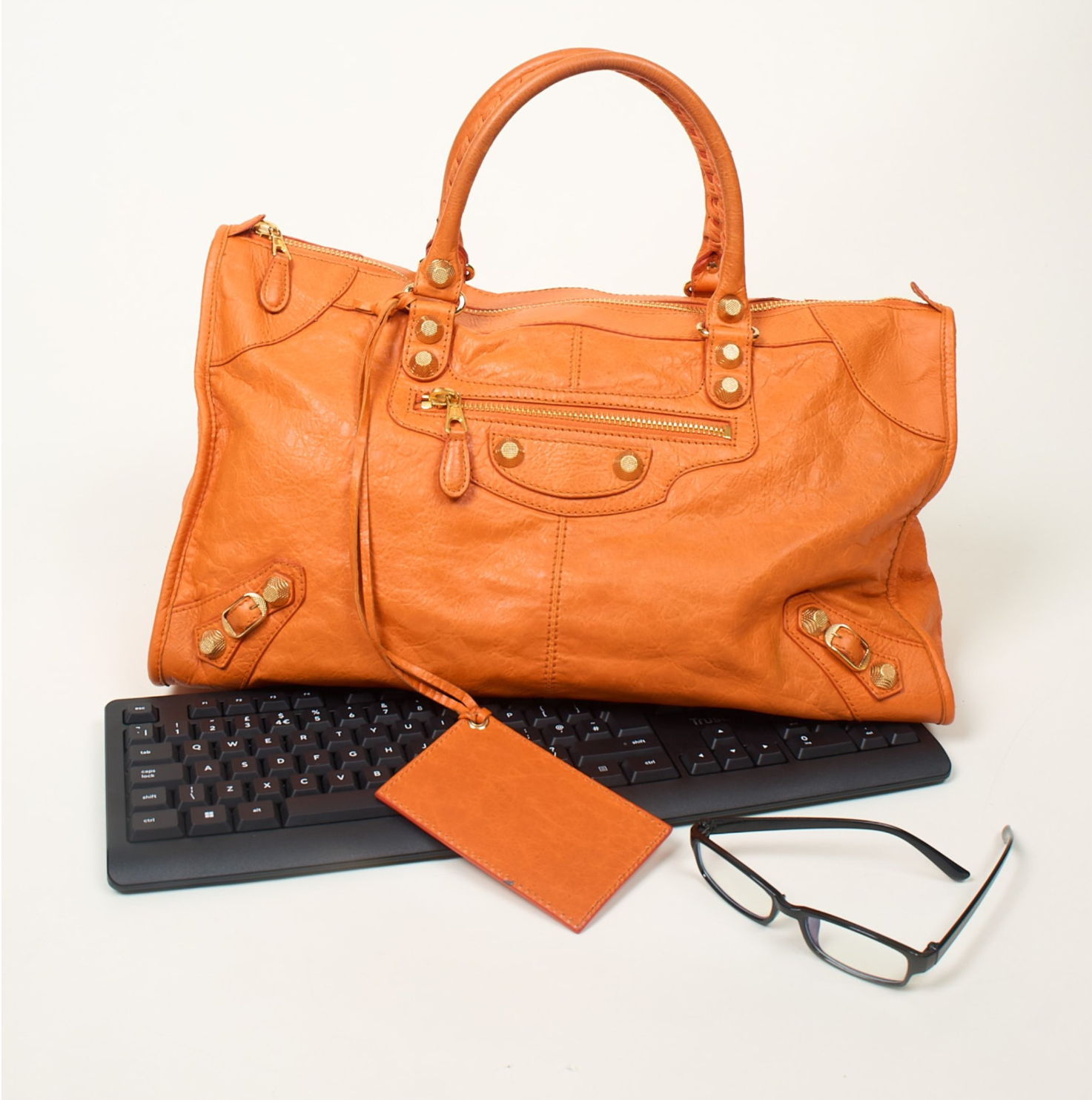 Sie ist zurück: Eine umfassende Analyse und ein Styling-Guide zu den Handtaschentrends 2025